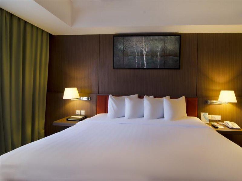 Soll Marina Hotel Serpong Eksteriør bilde