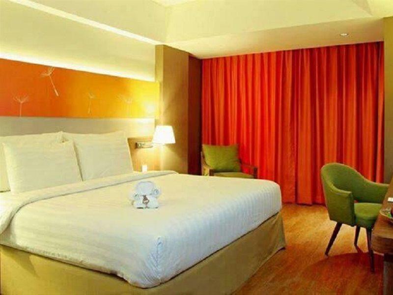 Soll Marina Hotel Serpong Eksteriør bilde