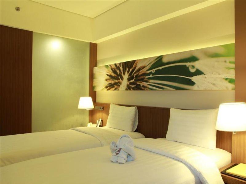 Soll Marina Hotel Serpong Eksteriør bilde
