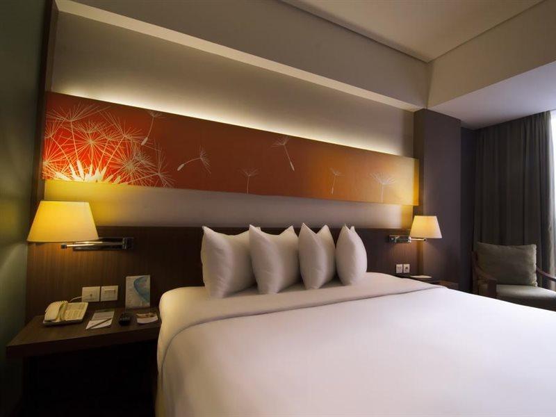 Soll Marina Hotel Serpong Eksteriør bilde