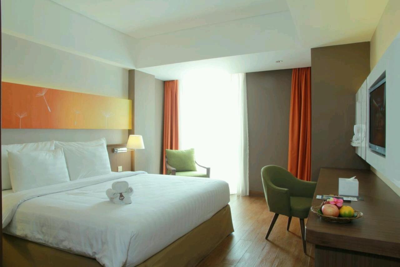 Soll Marina Hotel Serpong Eksteriør bilde