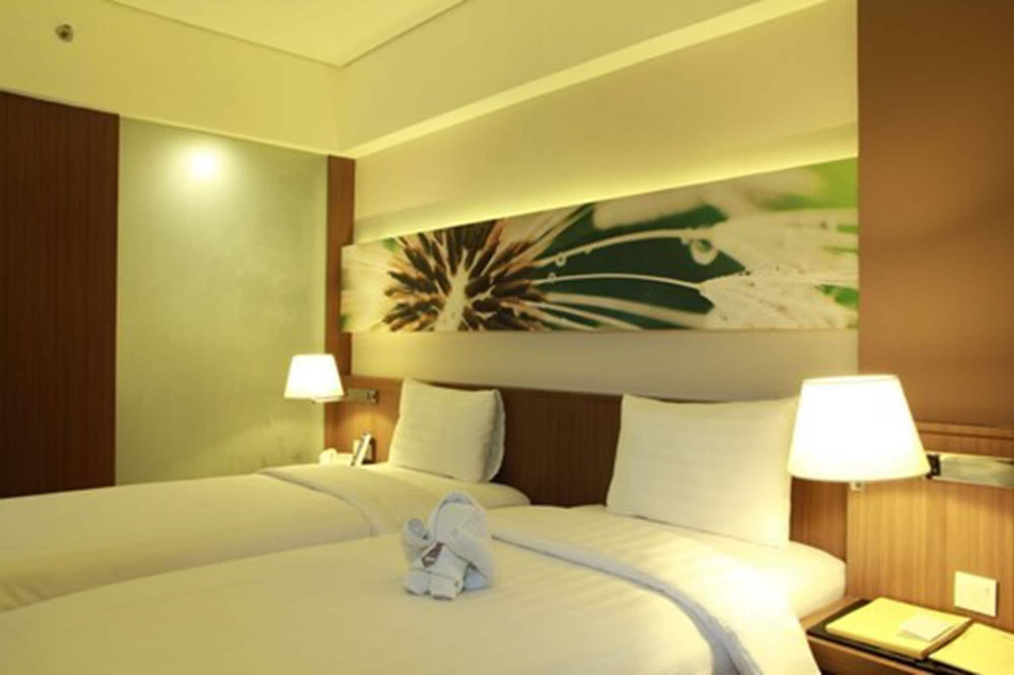 Soll Marina Hotel Serpong Eksteriør bilde