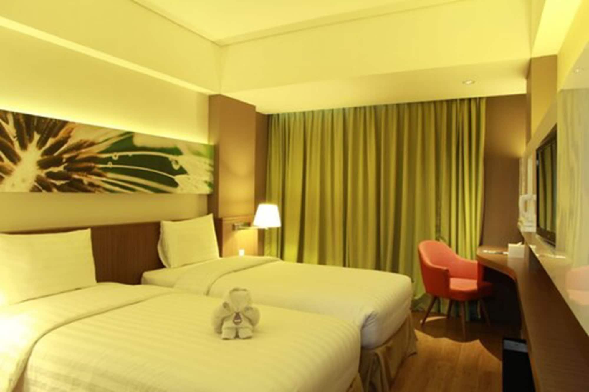 Soll Marina Hotel Serpong Eksteriør bilde