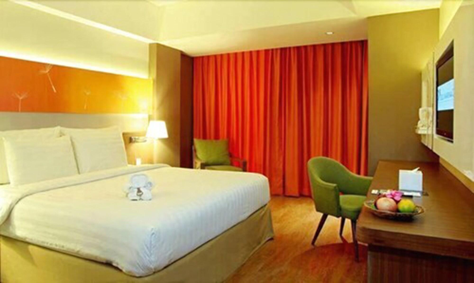 Soll Marina Hotel Serpong Eksteriør bilde