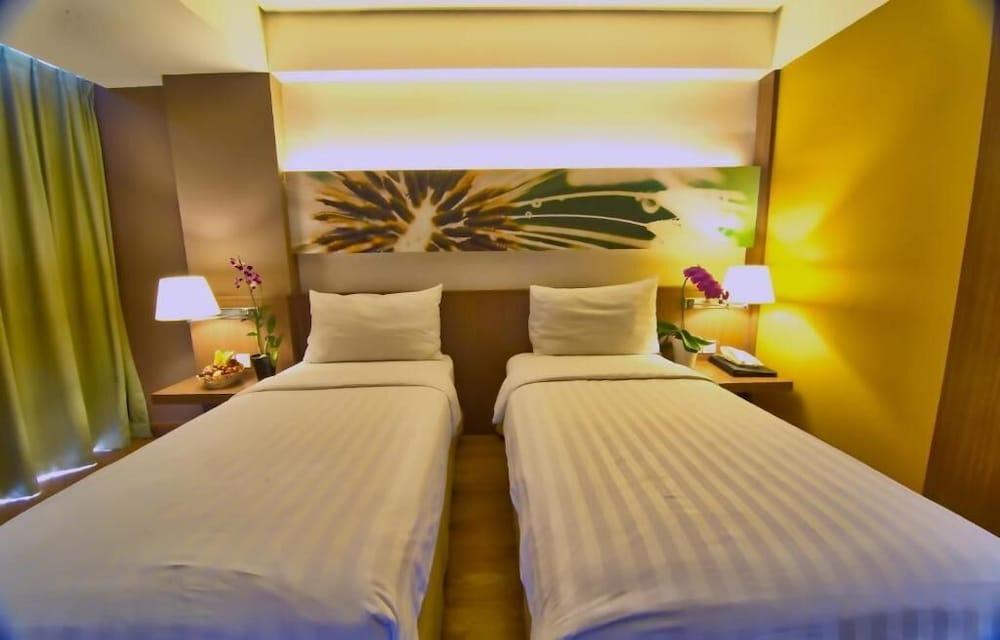 Soll Marina Hotel Serpong Eksteriør bilde