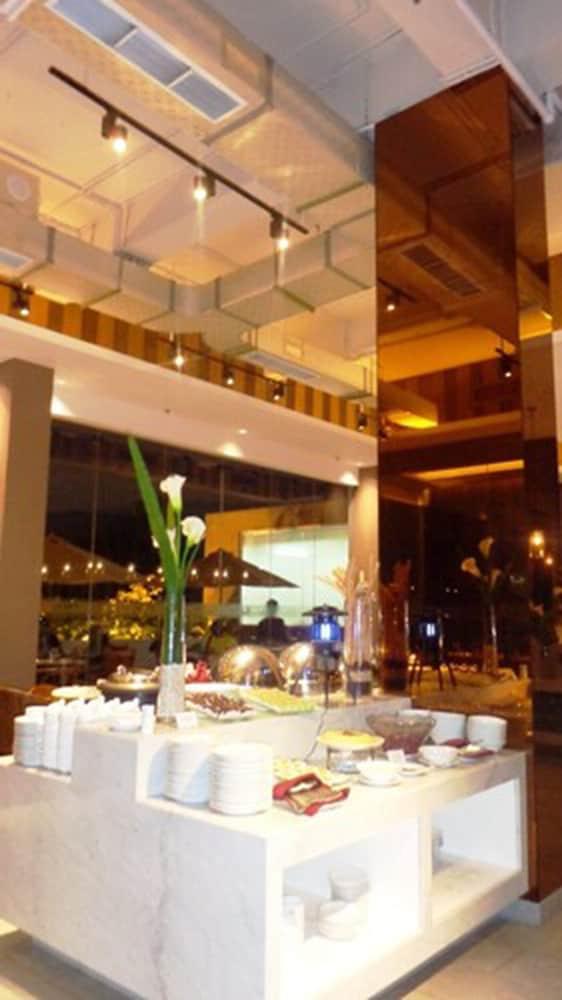 Soll Marina Hotel Serpong Eksteriør bilde