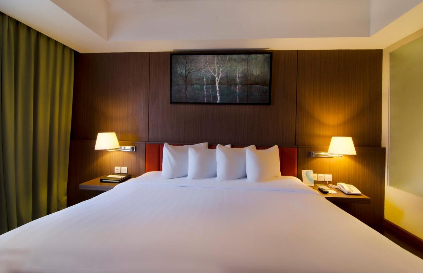 Soll Marina Hotel Serpong Eksteriør bilde