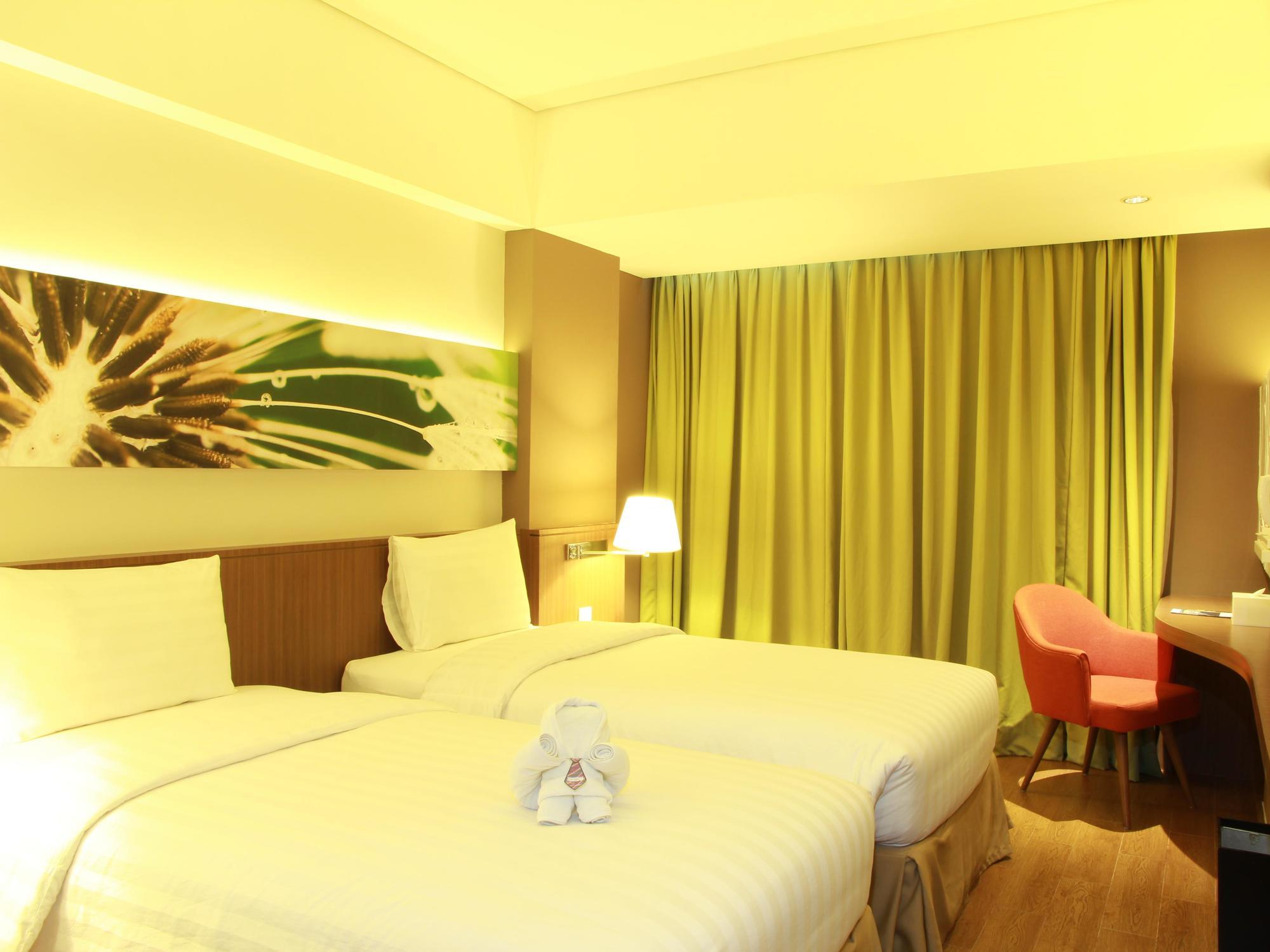 Soll Marina Hotel Serpong Eksteriør bilde