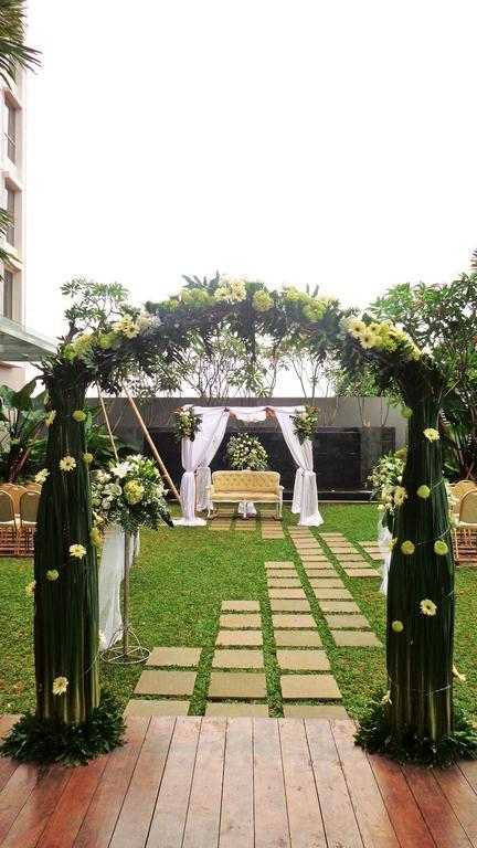 Soll Marina Hotel Serpong Eksteriør bilde