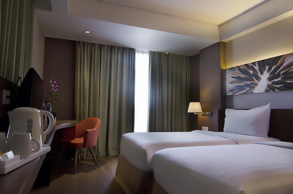 Soll Marina Hotel Serpong Eksteriør bilde