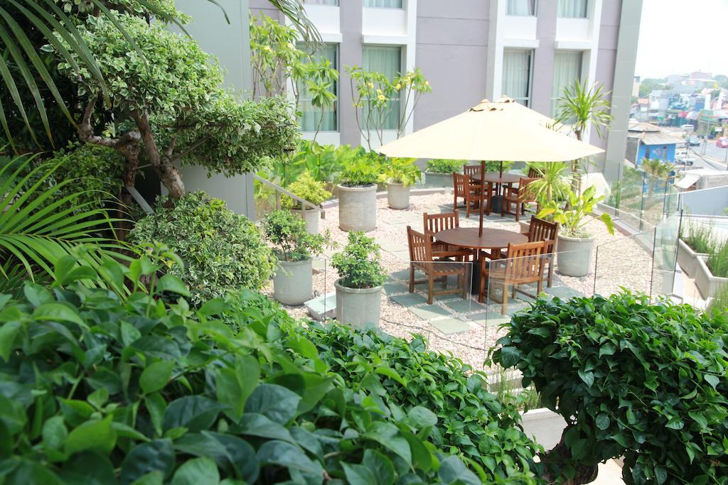 Soll Marina Hotel Serpong Eksteriør bilde