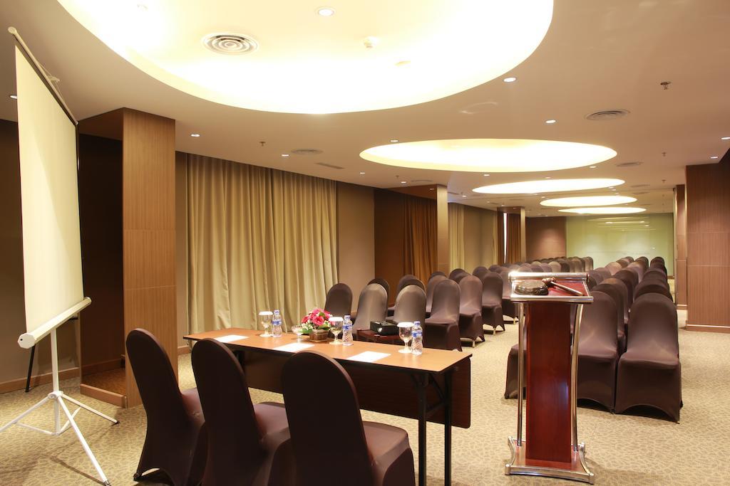 Soll Marina Hotel Serpong Eksteriør bilde