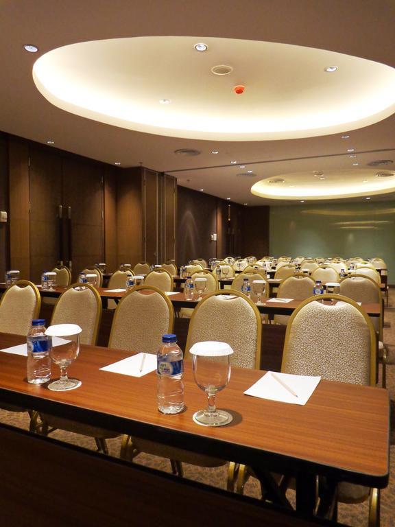 Soll Marina Hotel Serpong Eksteriør bilde
