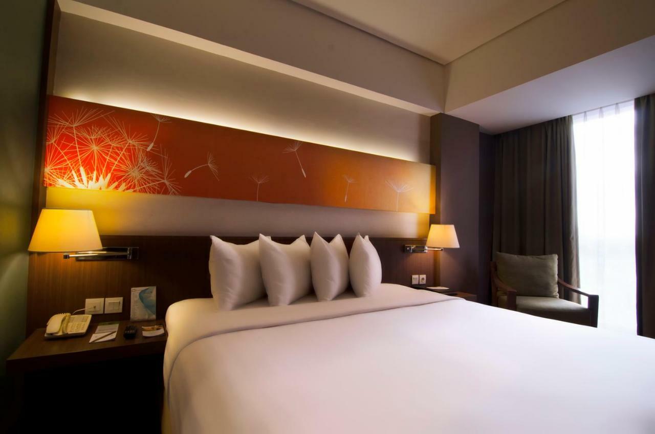 Soll Marina Hotel Serpong Eksteriør bilde